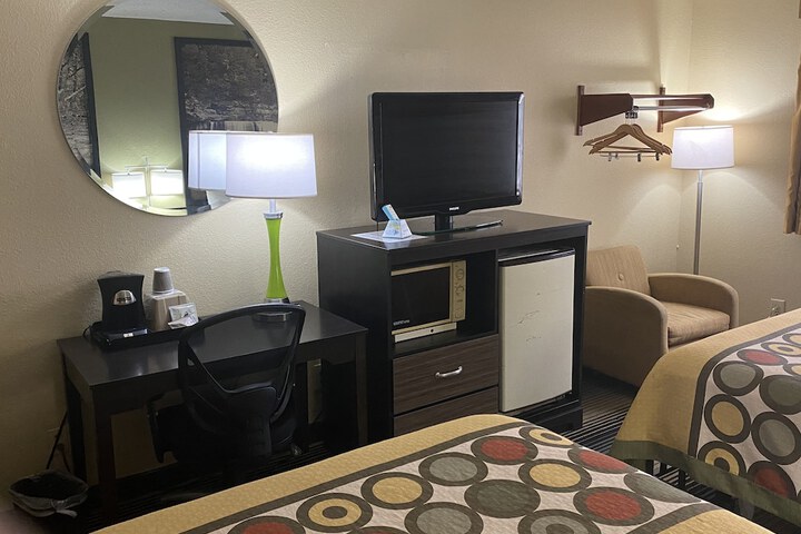 2 Double Beds (1 of 9)