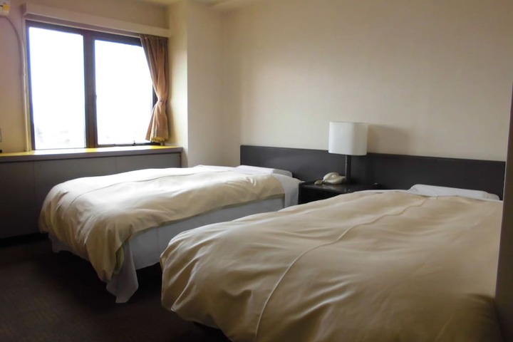 Room 8 of 10