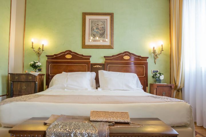 Room 21 of 117
