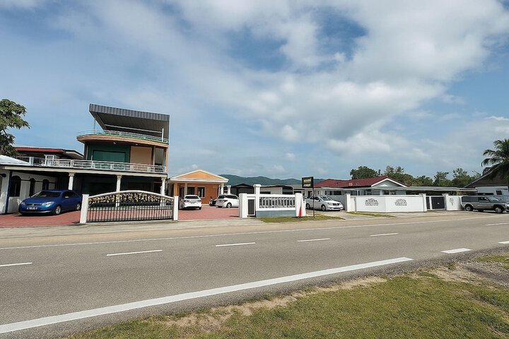 Exterior of Darul Salam Inn