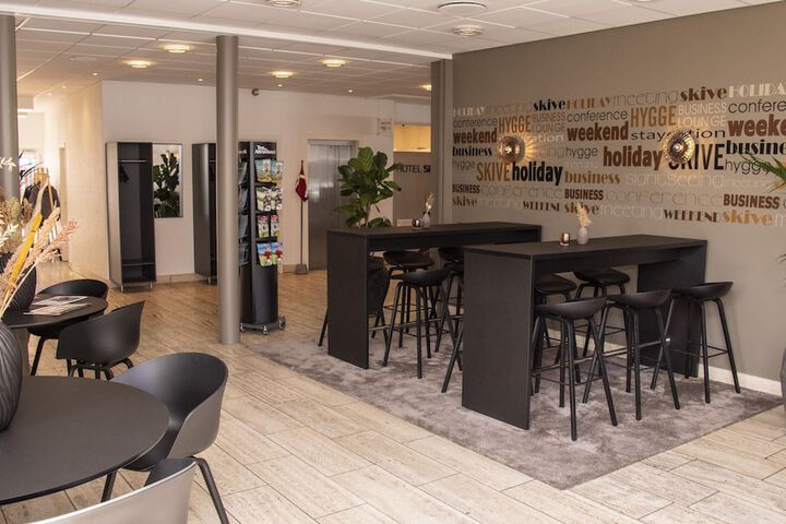 Entrance & Lobby