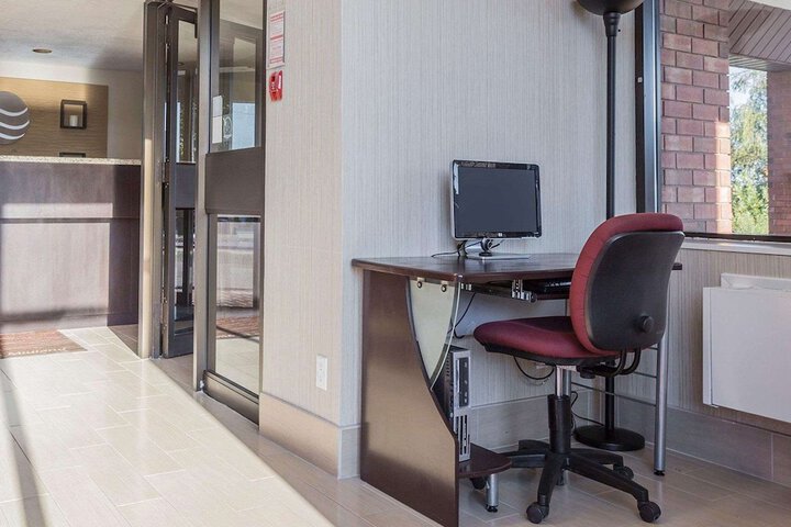 Business Center 26 of 31