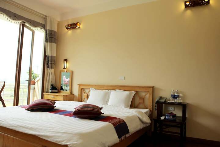 Room 6 of 33
