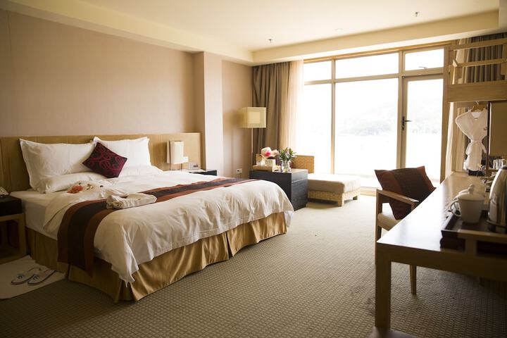 Room 10 of 40