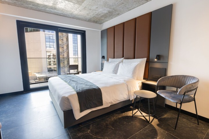 Room 21 of 82