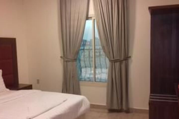 Room 8 of 25