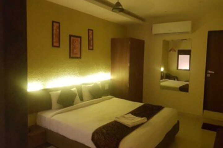 Room 44 of 54