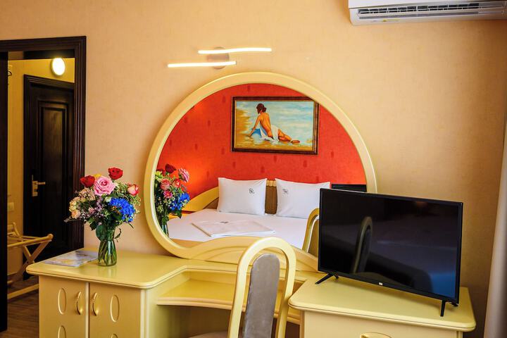 Room 35 of 72