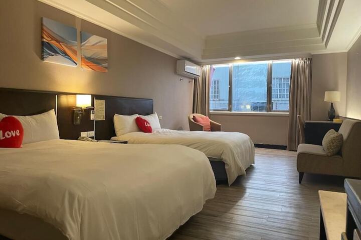 Room 27 of 47