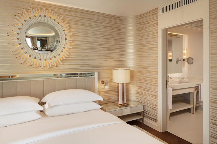 Room 30 of 140