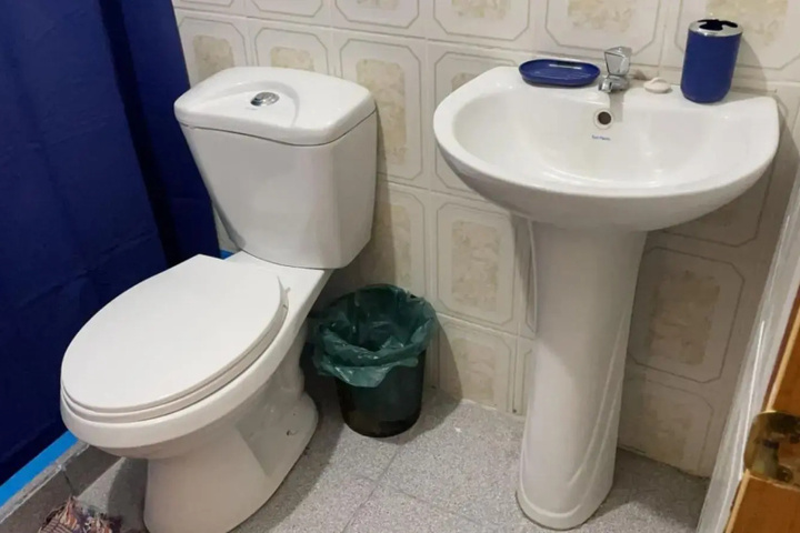 Room 6 of 12