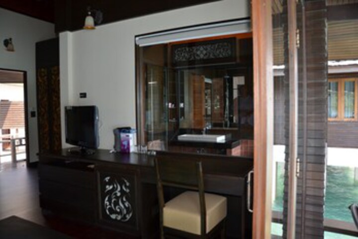 Room 13 of 16