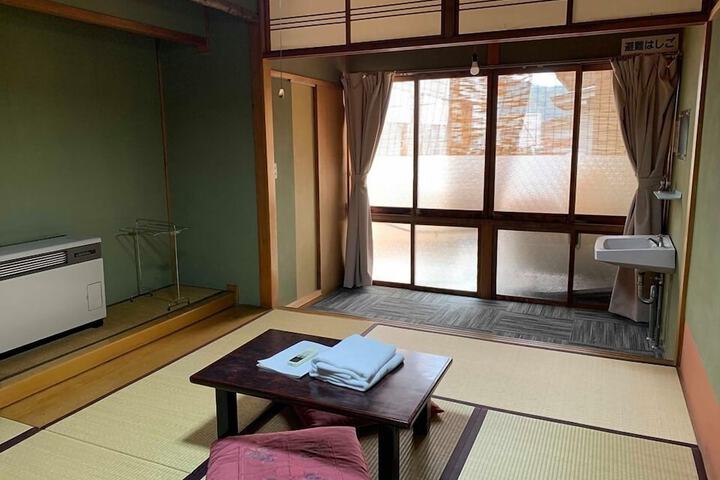 Room 29 of 48