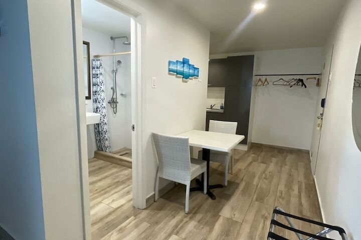 Room 8 of 88