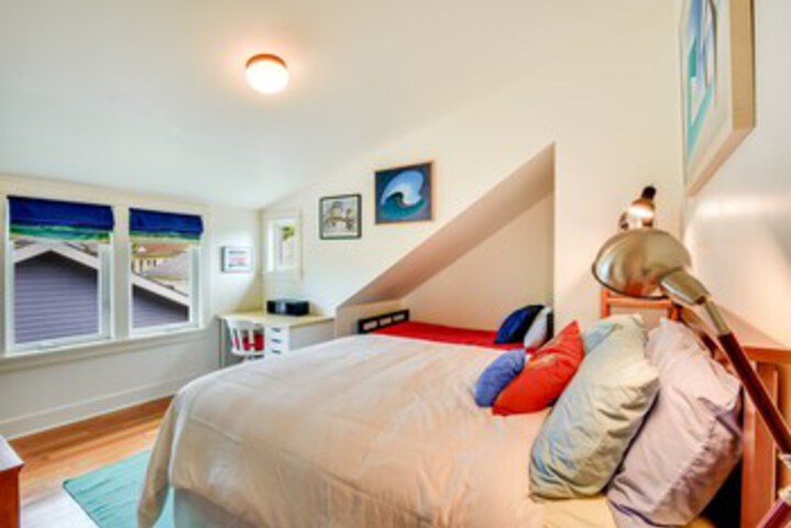 Room 11 of 24