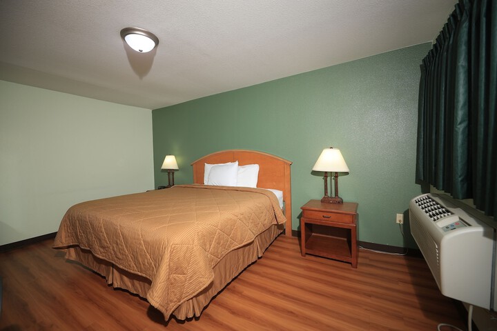 Room 8 of 28