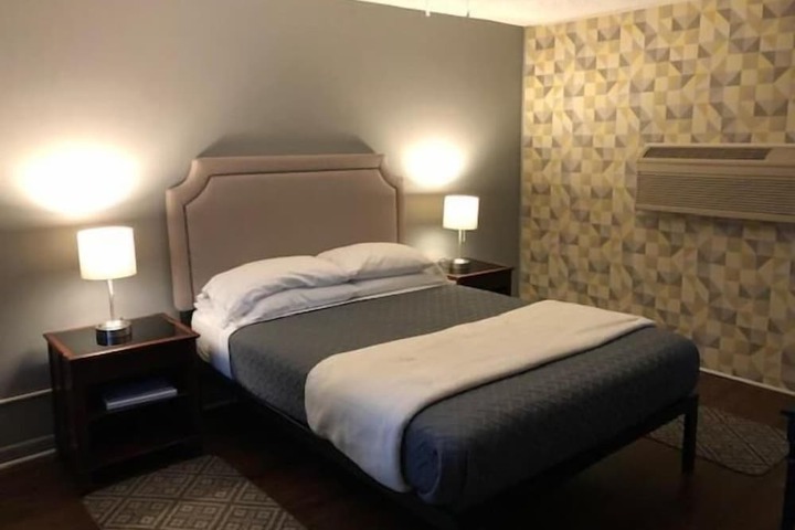 Room 8 of 24