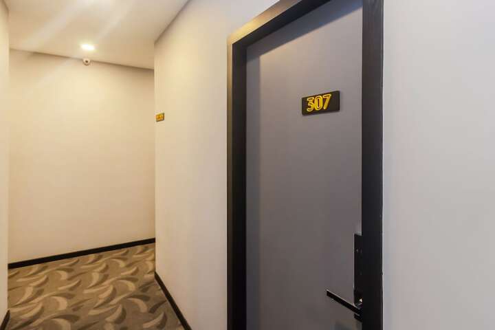 Ballroom/Hall 29 of 34