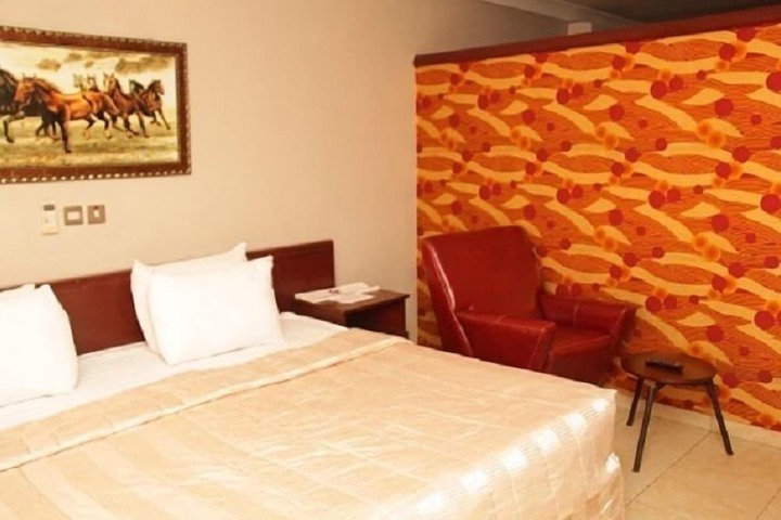 Room 7 of 41