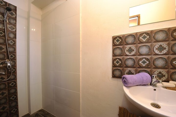 Room 14 of 65