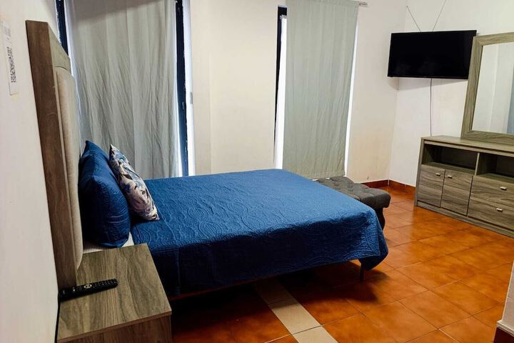 Room 34 of 242