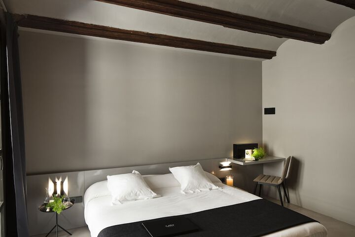 Room 9 of 75