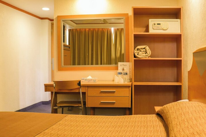 Room 8 of 39