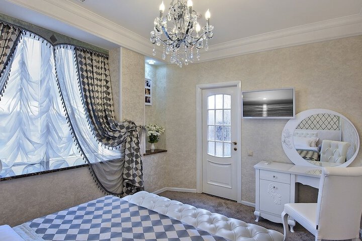Room 12 of 36