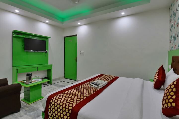 Room 28 of 102
