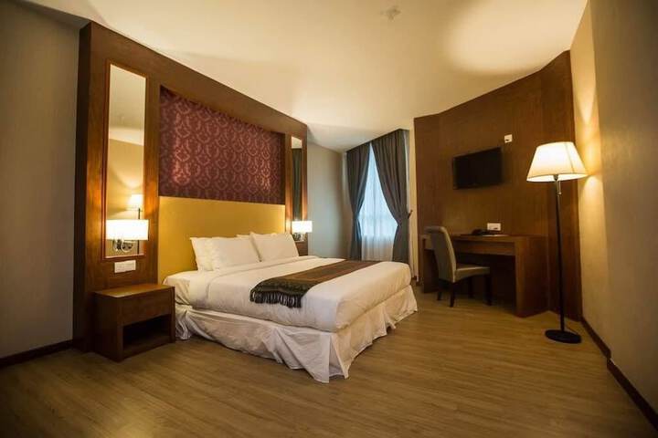 Room 3 of 8