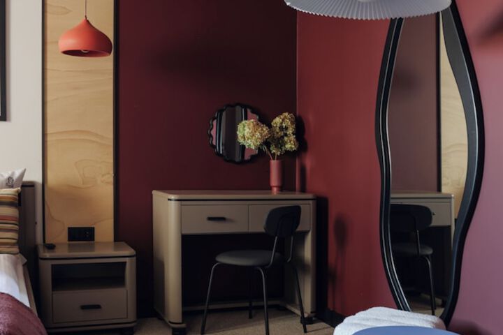 Room 6 of 66