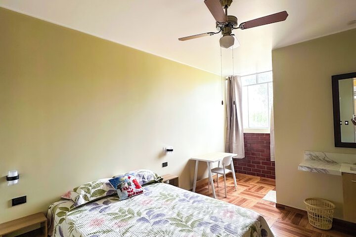 Room 8 of 33