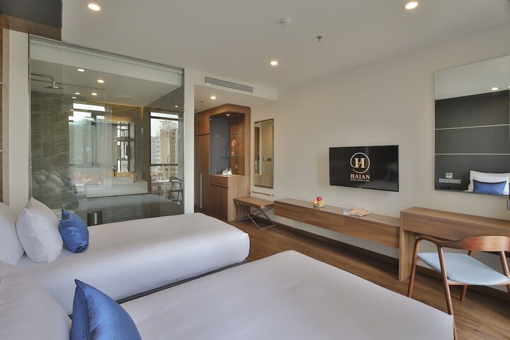 Room 7 of 203