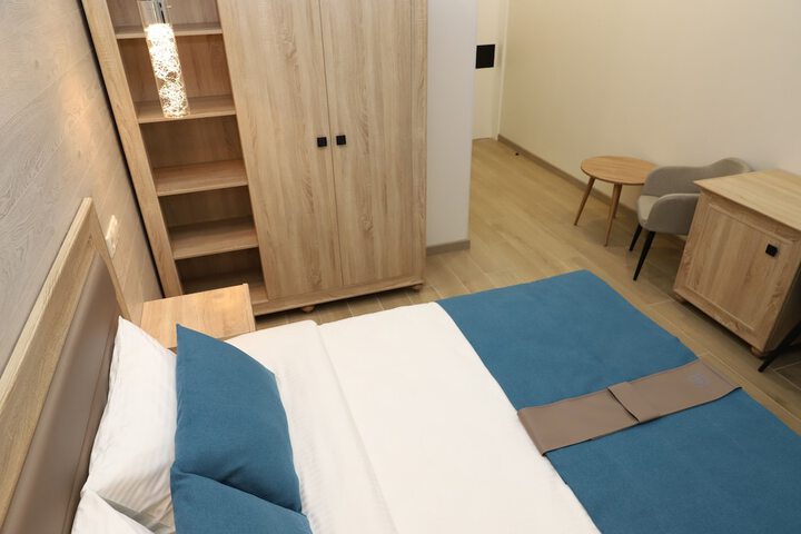 Room 12 of 30