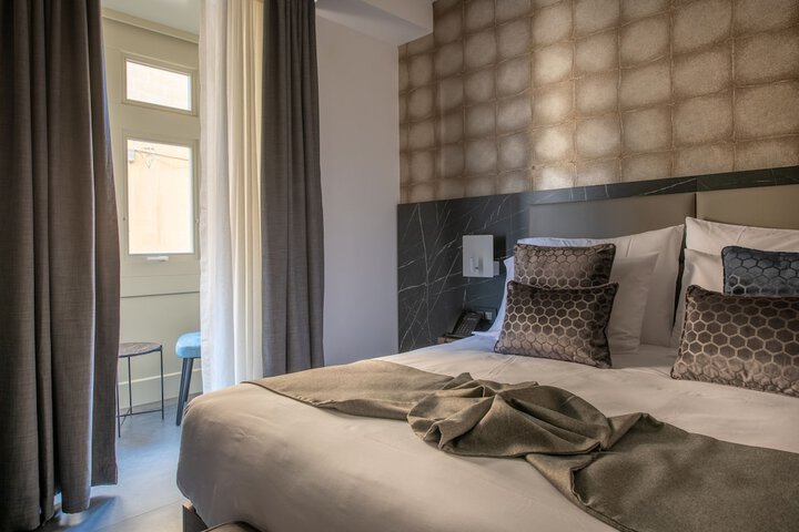 Room 8 of 60