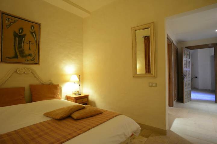 Room 12 of 34