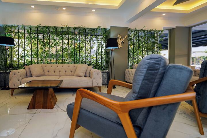 Hotel Interior 16 of 121