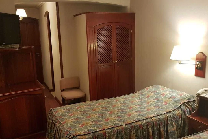 Room 7 of 8