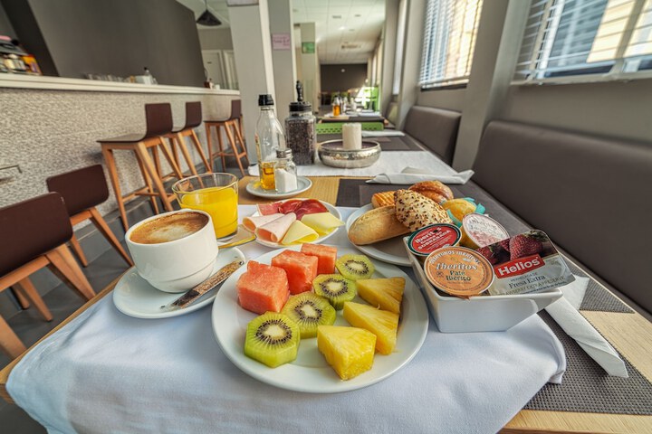 Breakfast/Coffee Service 31 of 38