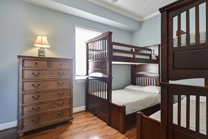 Room 2 of 7