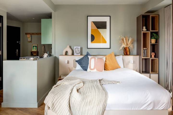 Room 10 of 26
