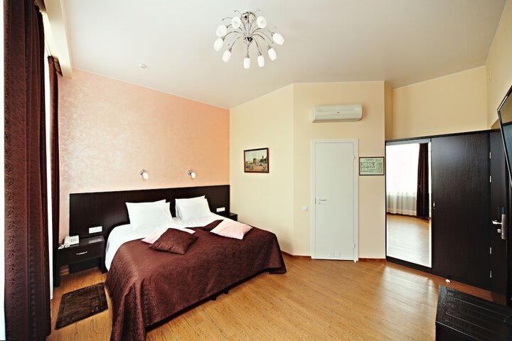 Room 53 of 66