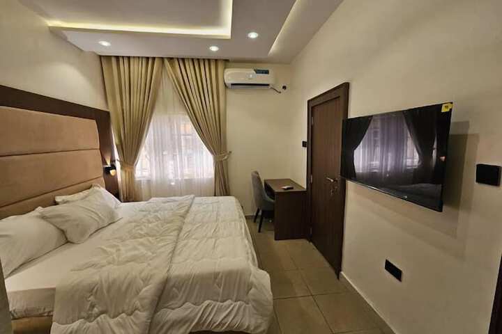 Room 3 of 42