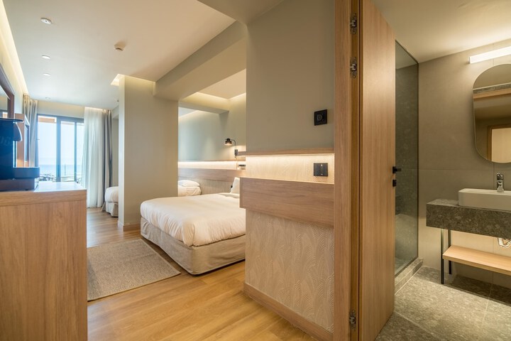 Room 176 of 328