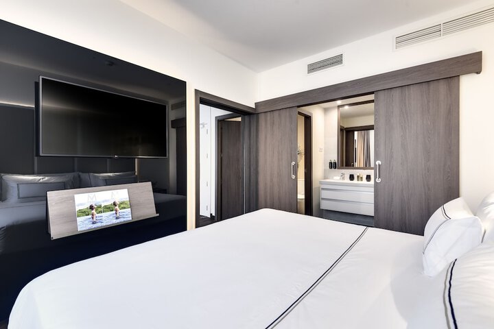 Room 17 of 127