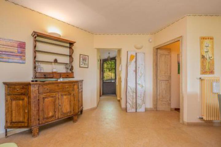 Beautiful villa with private garden and pool in Costermano
