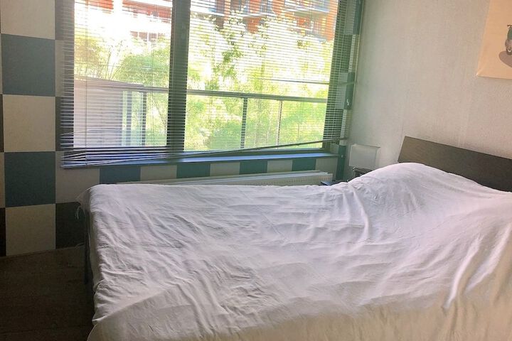 Room 7 of 18