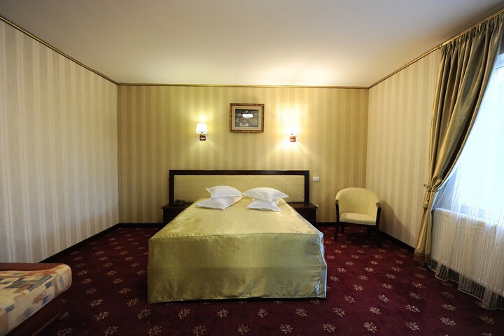 Room 4 of 43