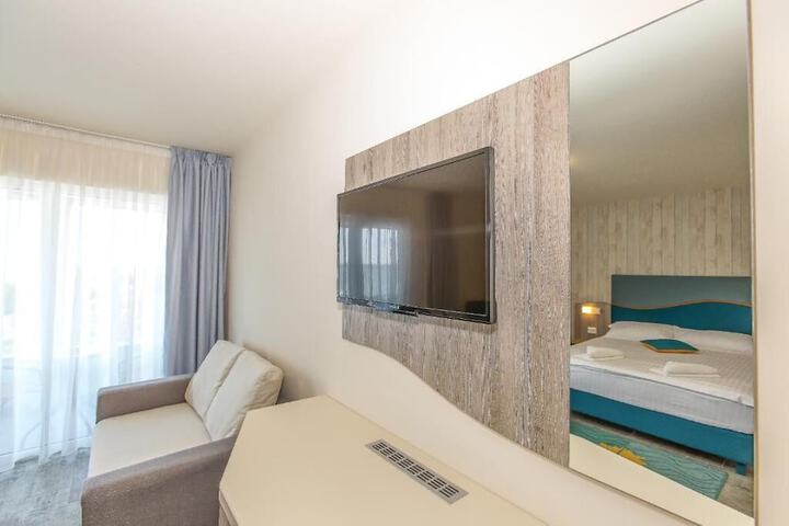 Room 5 of 33