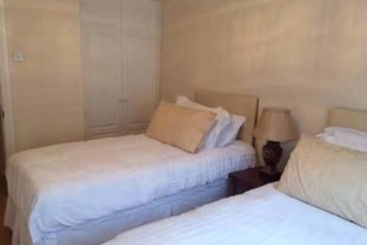 Room 12 of 25